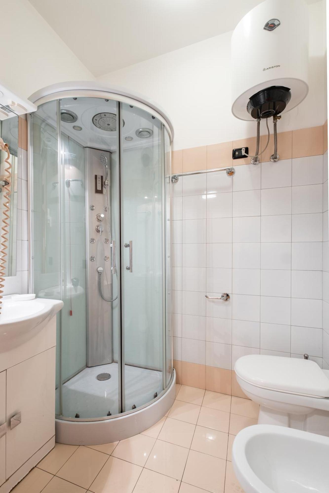 Apartment 4bnb - Reale House Rom